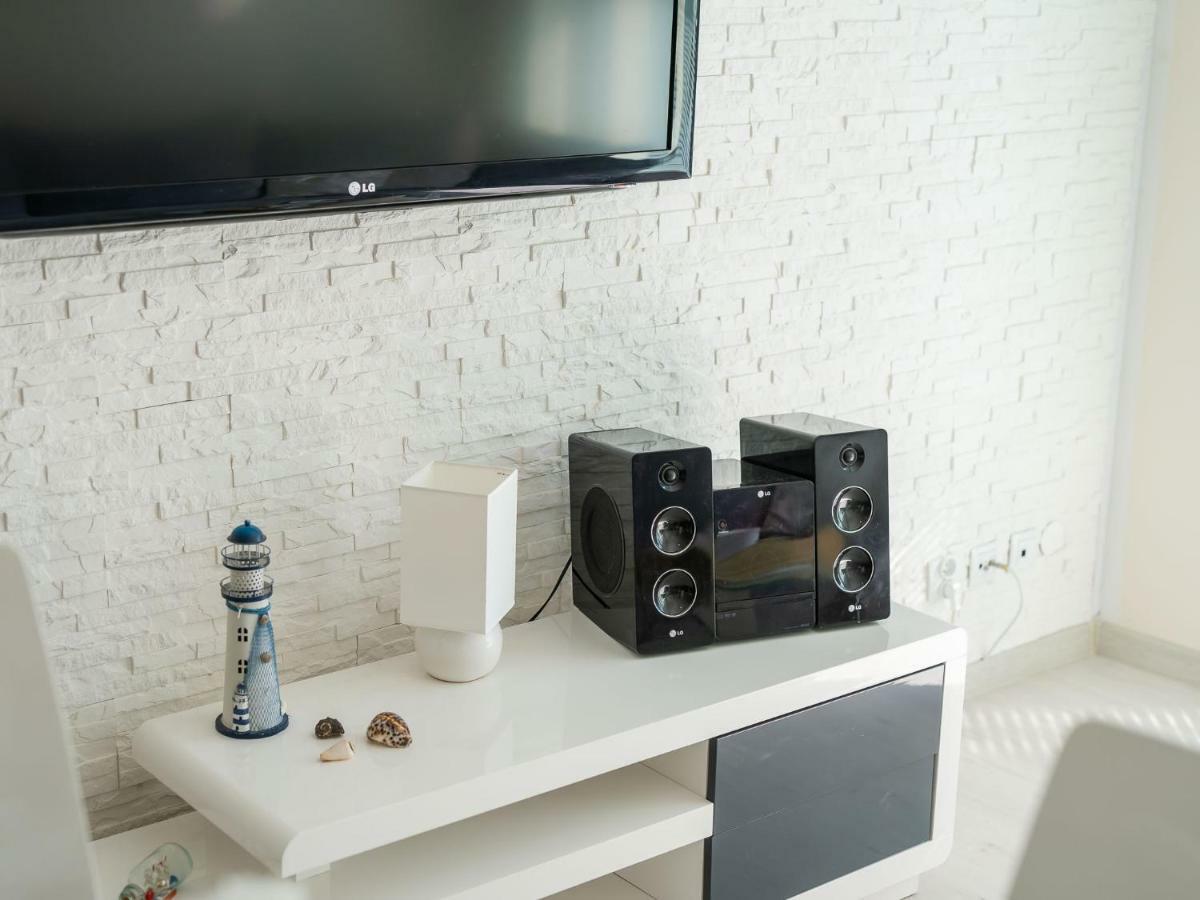 Color Apartments Apartament Black & White Kolobrzeg Bagian luar foto
