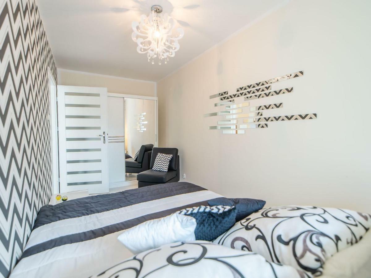 Color Apartments Apartament Black & White Kolobrzeg Bagian luar foto