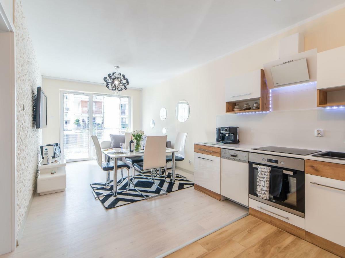 Color Apartments Apartament Black & White Kolobrzeg Bagian luar foto