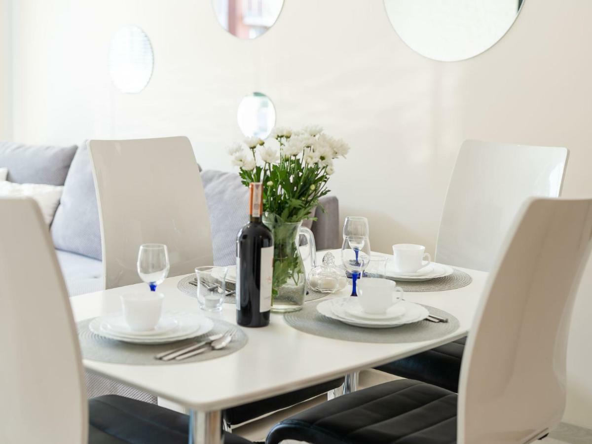 Color Apartments Apartament Black & White Kolobrzeg Bagian luar foto