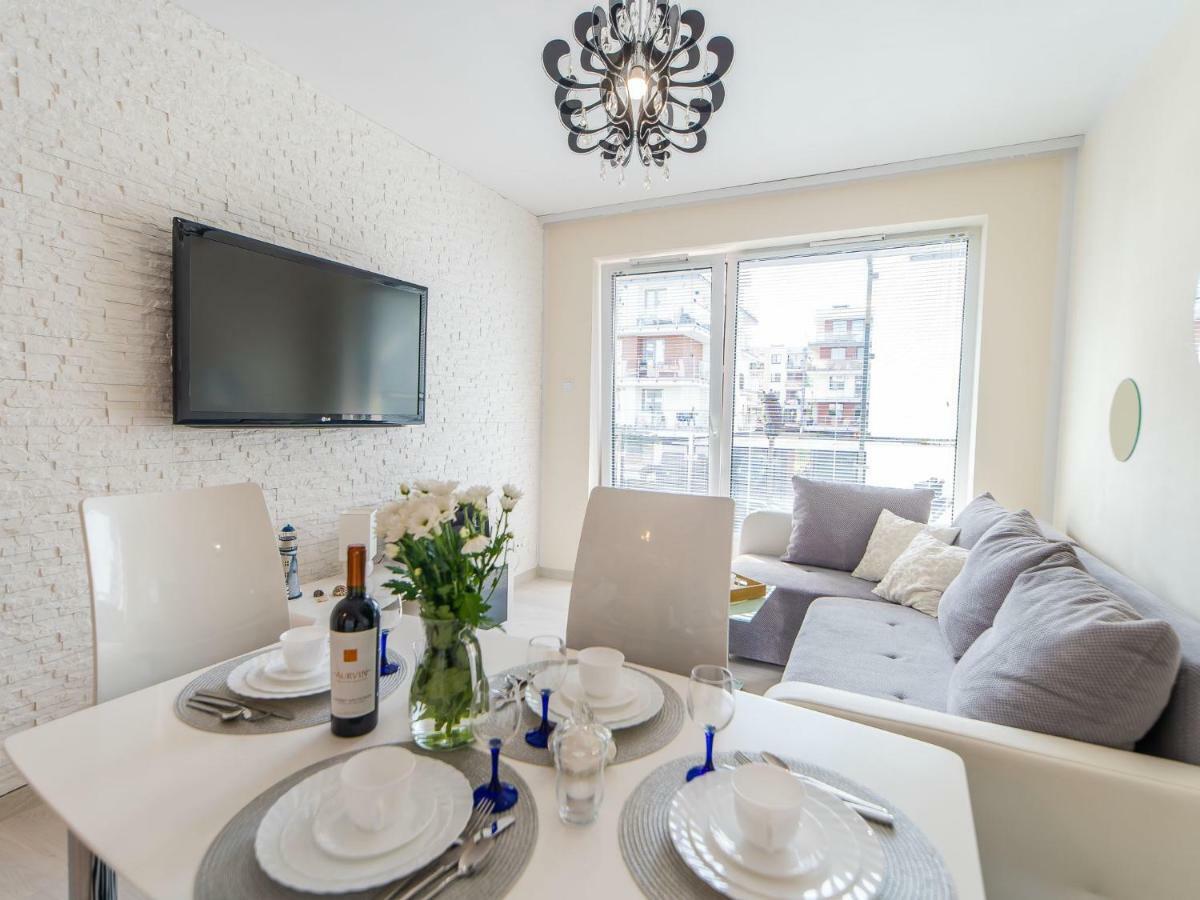 Color Apartments Apartament Black & White Kolobrzeg Bagian luar foto