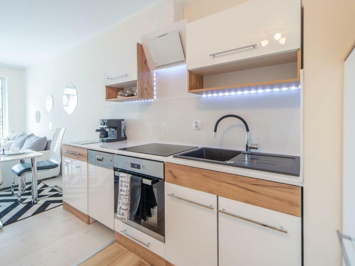 Color Apartments Apartament Black & White Kolobrzeg Bagian luar foto