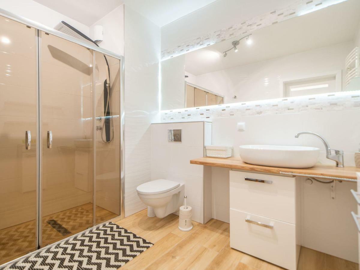 Color Apartments Apartament Black & White Kolobrzeg Bagian luar foto