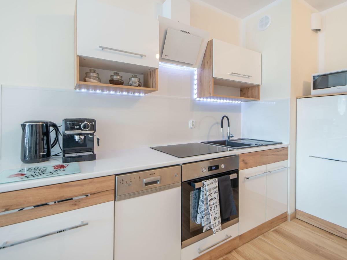 Color Apartments Apartament Black & White Kolobrzeg Bagian luar foto