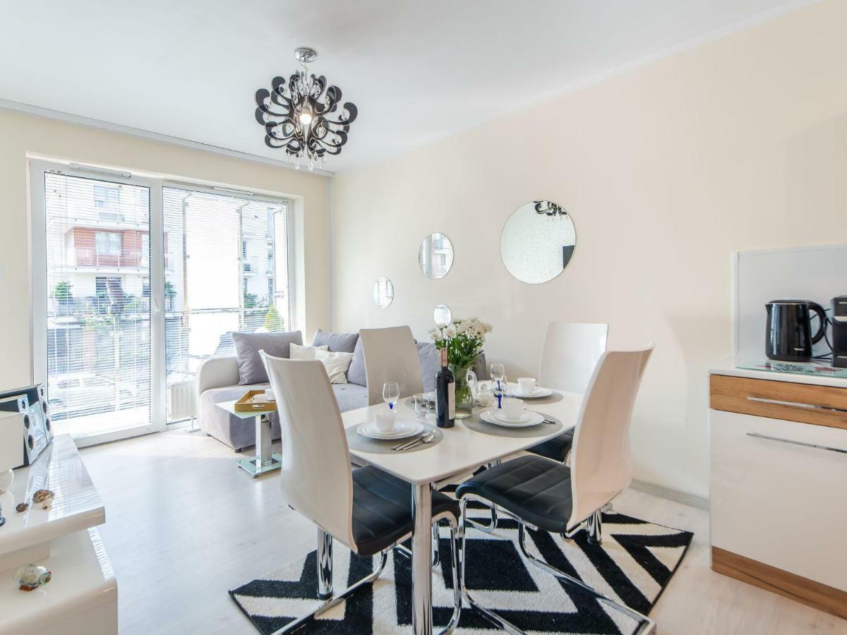 Color Apartments Apartament Black & White Kolobrzeg Bagian luar foto